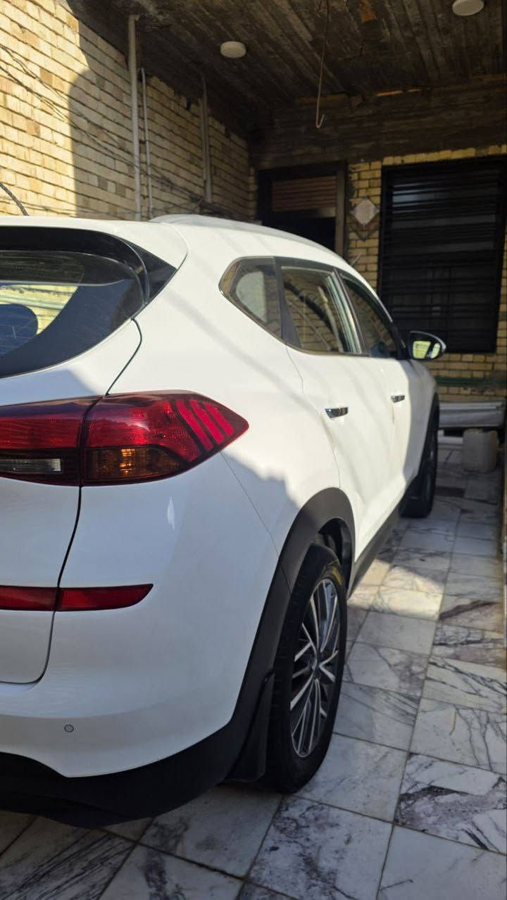 توسان موديل 20
خليجي محرك 2000
كفالةعامة 
رقم بغداد 
كمرتين خمس عدسات 
ماشية 83 الف

***********
***********
