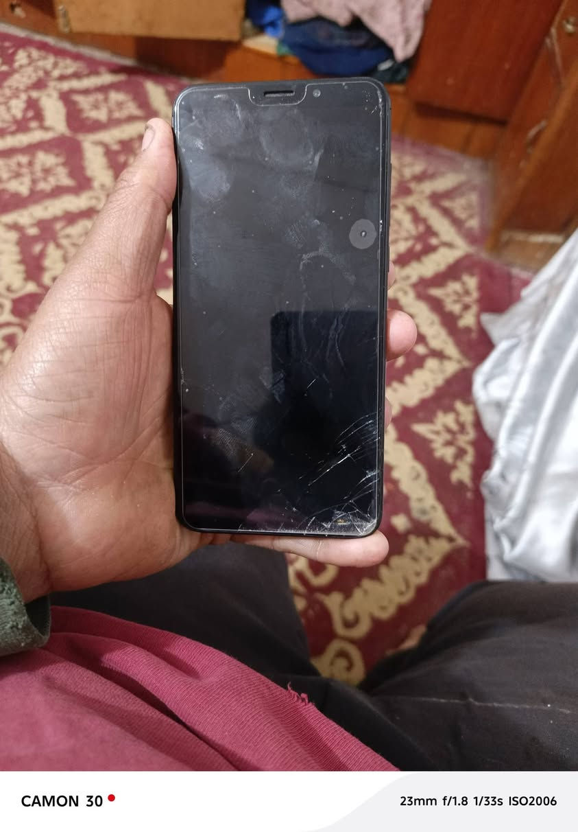 السلام عليكم عدي جهاز شومي اي فاي ذاكر 64 لو 128 ماعرف بس شاشته محتركه السعر 30 مكان ابو غرق هاتف ***********
