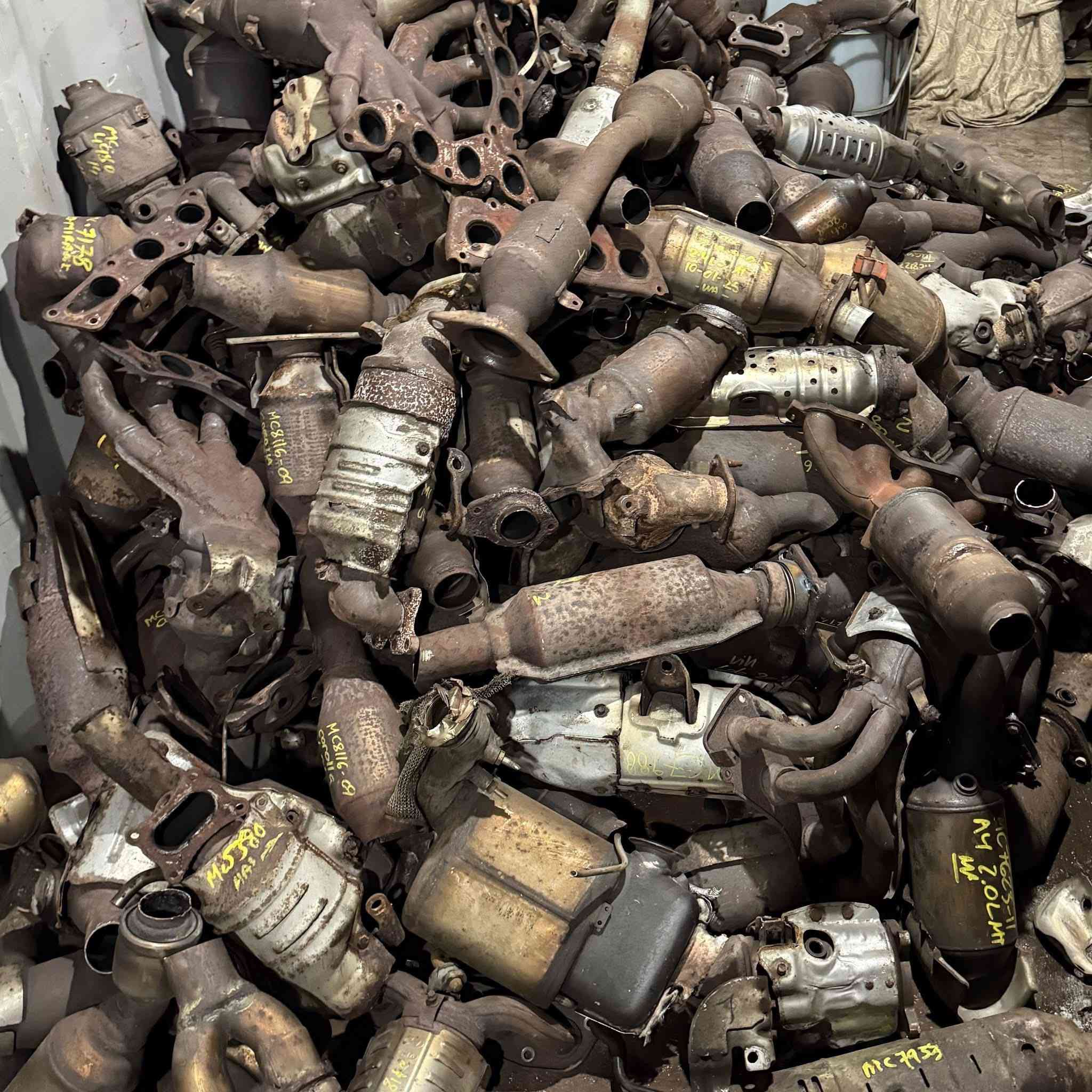 بيع وشراء جميع انواع الصالنصات والحجر البيئه لكافه انواع السيارات الوارد الامريكي والياباني الماني والصيني والايراني والفرنسي متواجدين في كل انحاء العراق الفرع الرئيسي في بغداد وبيع صالنصات ودكشنات لجميع السيارات وشراء الحجر البيئه المستخدم والغير المستخدم للتواصل معنا عبر الرقم الاتي
 واتساب ***********   ابو شريان حجر البيئة 

واتساب ***********   أبو شريان حجر البيئة

@الجميع
@إشارة
ابو شريان حجر البيئة
