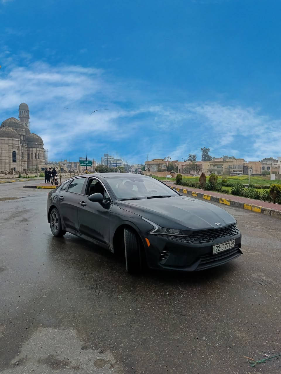 السلام عليكم ورحمه الله وبركاته
للبيع K5 وارد امريكي موديل 2021

مواصفات LXS
ماشية 127000mi

سايدبريك بصمة 

بصمة ابواب وتشغيل وصندوق 

اتو هولد 

4انظمة قيادة 

رادار امامي وجانبي 

تحديد مسار 

توقف ذاتي 

شاشة اعطال 

فول تحكمات 

لايت وبك لايت LED

محرك 1600توربو ما مفتوح وضع شركة  

تبريد وتدفئة بشرط 

شاشة تدعم اندرويد وكاربلي

كامرة دوارة 

ضرر امريكي جاملغ وبابين يمين دواخل ع بارد بين الجاملغ والباب وضرر عراق باب سائق مبدل شركة 

بارد بل صندوق وبيها ملاحضات بسيطة سياره حلوة وجاهزه من كلشي رقم جديد وسنوية جديدة شرط التحويل والغرامات 

سعر السياره 132$ومجال بسيط للاستفسار الاتصال على الرقم التالي ***********

*********** السياره موجوده بل موصل معرض اطلس الحديث علق بصلاة ع سيدنا محمد صلى الله عليه وسلم
