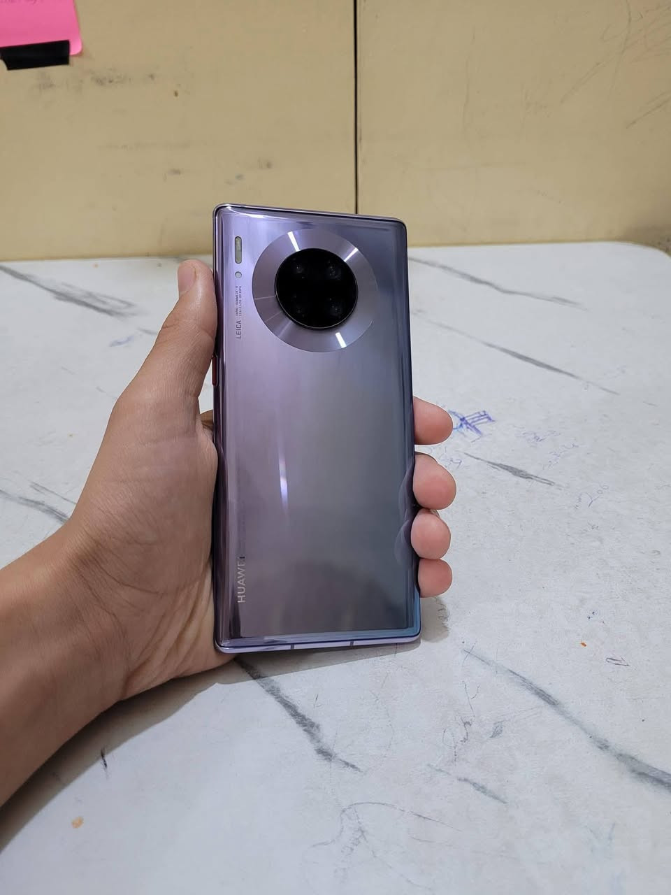 للبيع  هواوي ميت 30 برو ذاكره 256 رام 8 لون بنفسجي مكفول  تصل او واتساب ***********
