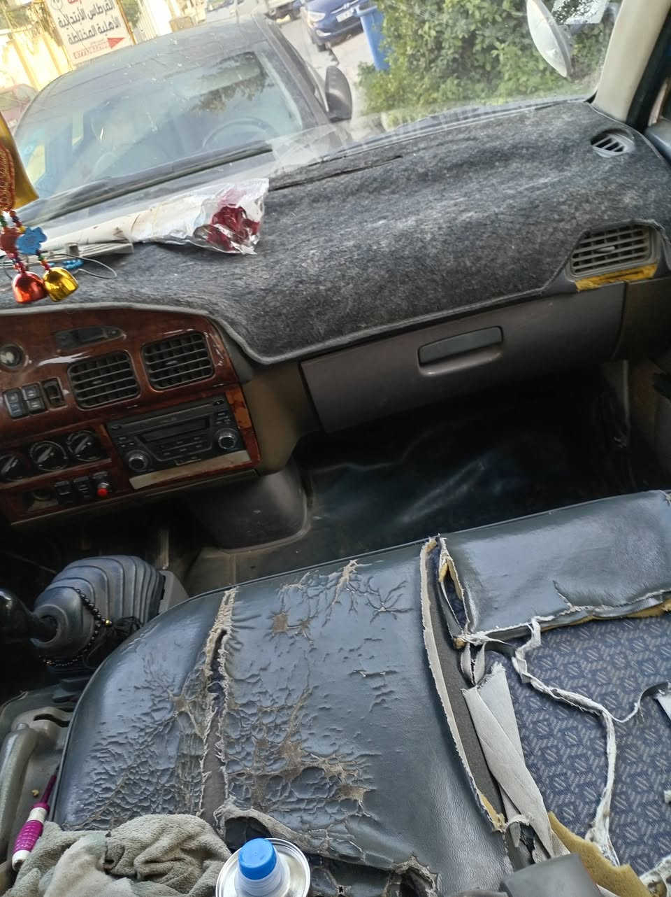 سياره ابريجو موديل ٢٠٠٠ اللون ابيض السياره مصبوغه وسياره. كهربائياتها كله شغاله وحلوه ومابيه اي نقص الصفحه الصغيره بيها معجون من يم الباب السلايت محرك اكسن كير كله خير من الله مال شغل كبل للشارع ومال جناين صدرها زين وخير من الله شواصي واحد معمر تعمير مضبوط والثاني لا الامامي الشراي يتصل ورجاء المو شراي لايعلق رايده ٦٧ ورقه مكاني حي جهاد الاطباء *********** ابو علي
