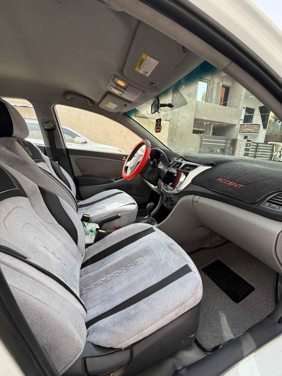 سیارة اكسنت امريكي موديل 2016
السعر 92 ورقة وبيها مجال
*********** د. عامر
