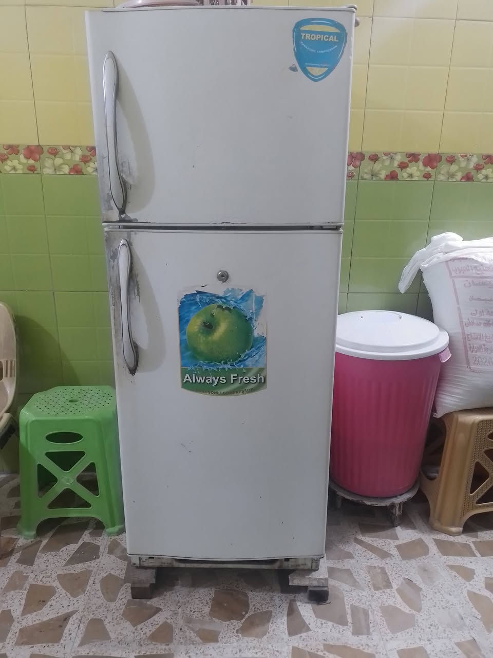 سلام عليكم ثلاجه لبيع خير من يم الله تجميد السعر 250 رقم ***********
