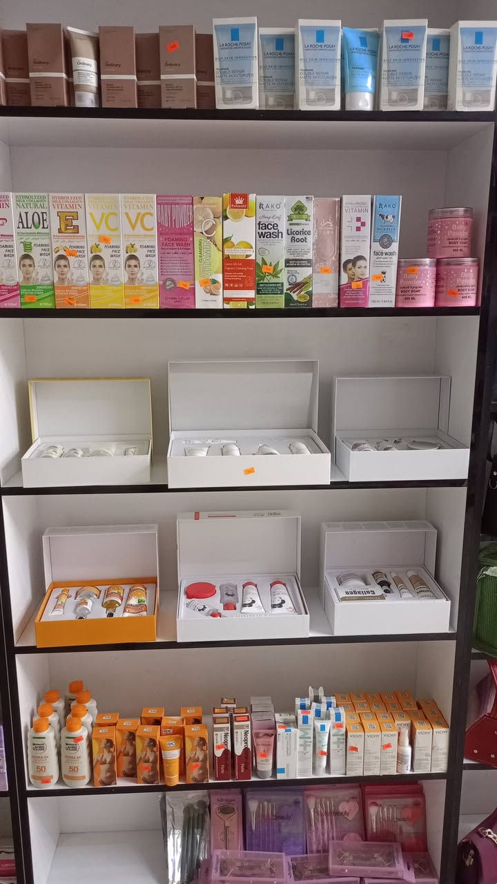 فرصة ذهبية لا تعوض أيام رمضان وموسم العيد
محل كوزمتك جاهز للبيع وبسعر مناسب جدا يحتوي على 15 باترينة عرض 
تحتوي على مواد تجميلية جنط نسائية وملابس داخلية نسائية وسشوارات والكثير من المنتجات 
🌍🌍الموقع جدا ممتاز سايدين بحركة الرئيسية مقابل مرطبات مولتي فروتي محلات هم قريبة من المحل وحلاقين وصالونات تجميل
سبب البيع عدم التفرغ

الراغبين التواصل على الخاص


**إذا كنت صاحب هذا الإعلان وتريد حذفه لأي سبب، رجاءا أرسل رسالة إلى الدعم الفني**