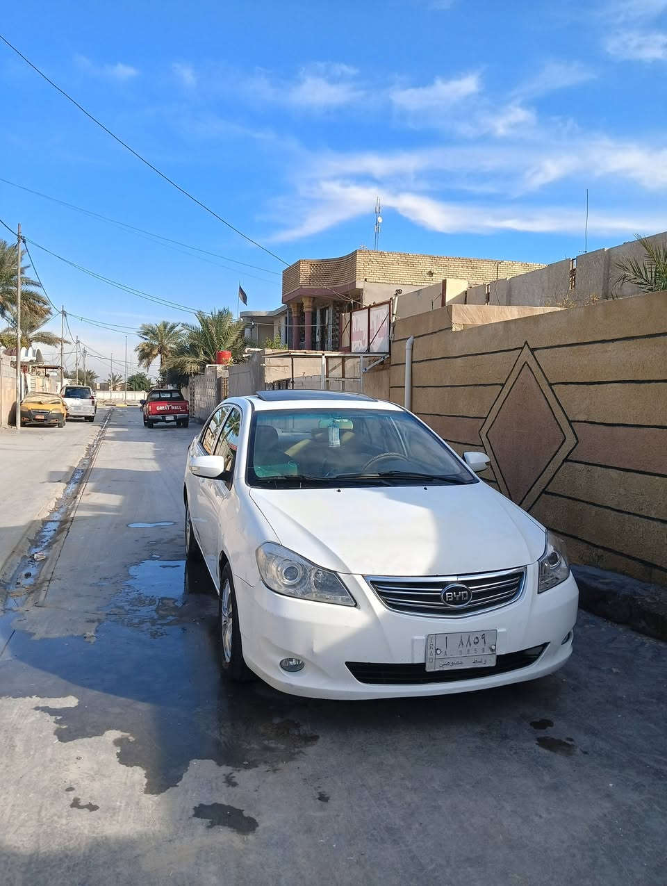 السلام وعليكم بي واي دي للبيع موديل 2013 سياره جديده ماكينه وكير كفاله  رقم واسط تحويل ثاني يوم كير اوتوماتيك سياره كلش حلوه وجاهزه تخم تاير جديد سعر 57 وبيها مجال مكان واسط العزيزية رقم الهاتف. ***********. 🚗
