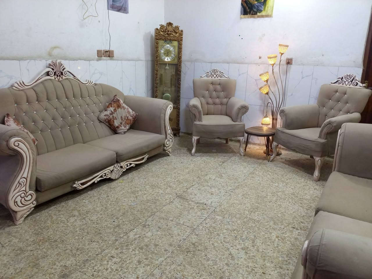 تخم تكمه نظيف جدا 8مقاعد ب290الف وبي مجال المكان الوشاش *********** يوجد توصيل بكروة يوجد واتس اب
