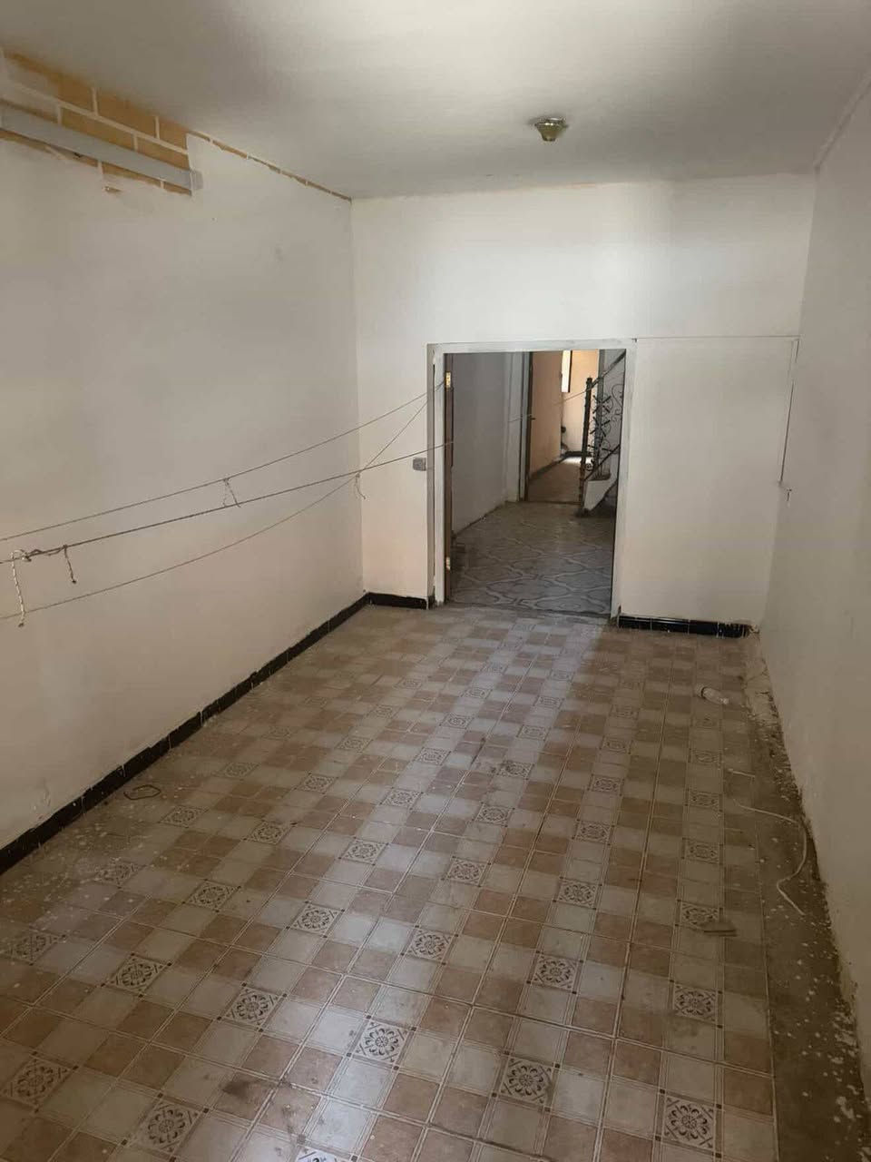 ا
بيت للايجار 
مساحه 62 متر
طابق واحد غرفه ومطبخ وصاله وصحيات 
بلفرع مال اسواق جدو 
سعره 
300الف
***********
