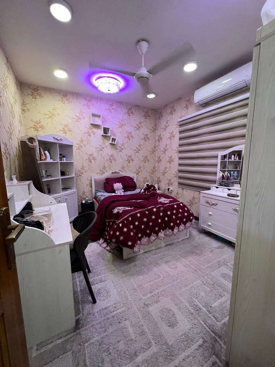 #مكتب_الودق_للعقار
دار للبيع شارع فلسطين محلة 505 مساحة200 متر سنة البناء 2022
واجهة 10 متر  
نزال 20 متر 
الطابق الاول يحتوي على كراج /صالة/مطبخ/خدمات/منور/3 غرف نوم 
الطابق الثاني يحتوي على شقتين 
كل شقة تحتوي على صالة/مطبخ/خدمات /منور/2 غرف نوم 

#للأستفسار_يرجى_الاتصال_او_المراسلة 

☎️مهندس مصطفى واتساب ***********

او زيارة موقع المكتب 

♦️شارع فلسطين /حي المستنصرية قرب كلية الرافدين / عمارة فرمان
♦️لارسال عروضكم السكنية والتجارية يرجى ارسالها على هذا الرقم 
♦️📱واتساب 0️⃣7️⃣7️⃣1️⃣6️⃣6️⃣4️⃣3️⃣7️⃣0️⃣2️⃣
