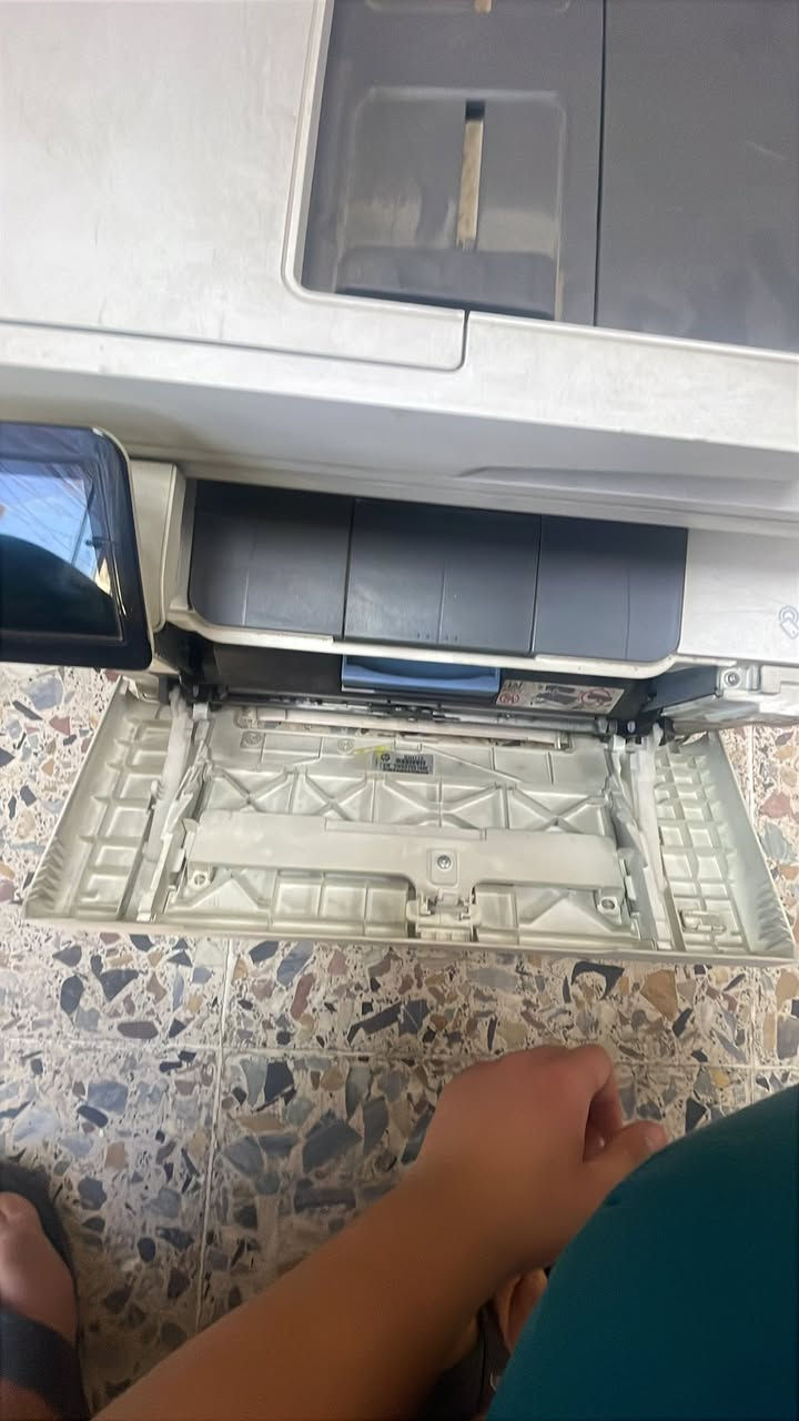 السلام عليكم
طابعه للبيع نوع hq 
نقصها فقط أصباغ 
طابعه نظيفه
العنوان بغداد الجديده النعيريه 
رقم ***********
قيم و اخذ
