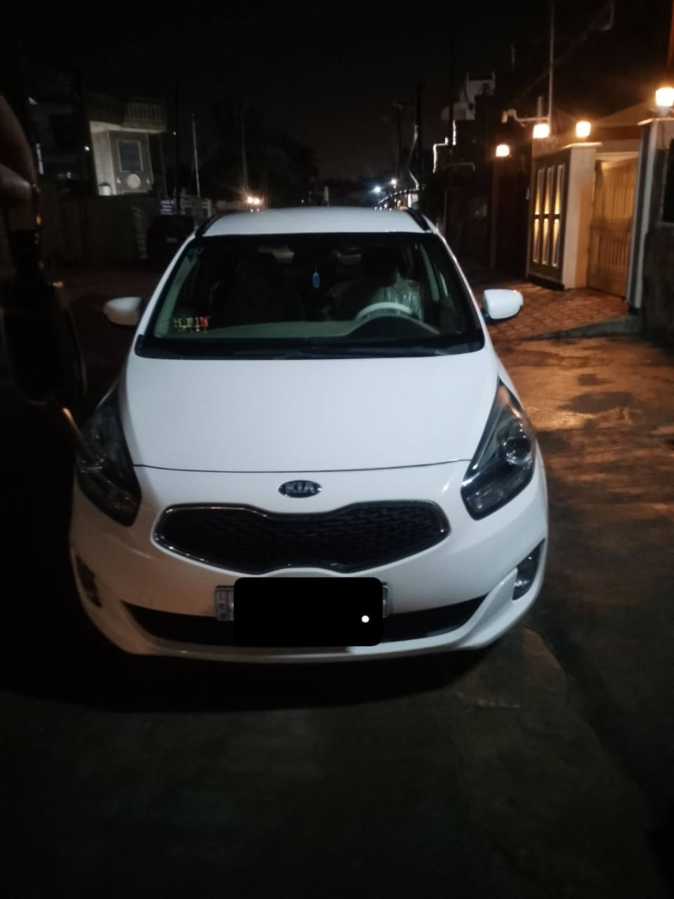 كيا كارنزة موديل 2014 
سيارة نضيفة بس بيهة طخة بل صندوك بارد وبل بنيد 
مكينة سيارة 2000 دوش  مكينة وكير مكفولة  ورقم وسنوية جديدة 
سيارة 7 راكب تحكم سترن و شاشة وكامرة  وتدفئة وتبريد 
ومري كهربأية  سيارة نضيفة 
لسعر 132 وبي مجال بصيط 
الرقم التواصل 
‏‪***********
العنوان بغداد بغداد جديدة
