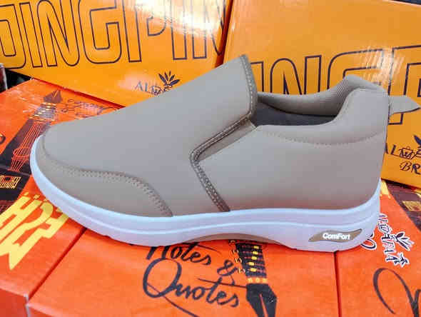 حذاء جلد طبي رجالي القياس 41 42 43 44 45 السعر 8 العنوان قشله صوب الصغير رب الصالونات مجمع عباس  البناوي رقم الموبايل *********** يوجد لدينا خدمه توصيل
