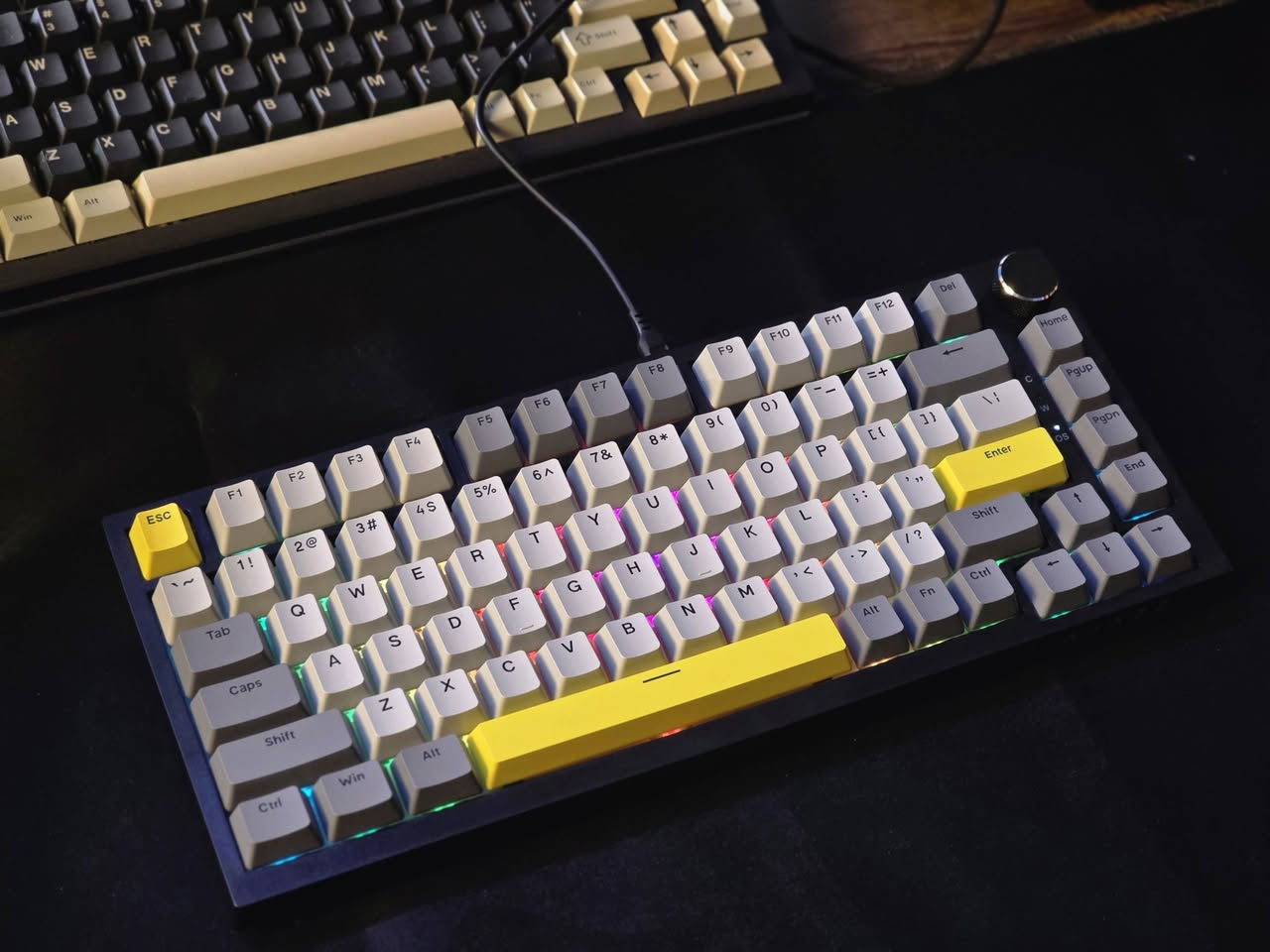 يا الله 

عروض العيد 🔥🔥
اخوان كيبورد بهذا الشكل
 Ajazz AK820 75%
يجي مع كامل ملحقاتة جديد فقط الكارتونة شوي متضررة 
بس هوة جديد ما مستخدم 

سعرة قبل العرض
 50الف❌️

بعد العرض صار 35 الف 🔥🔥

والتوصيل مجاني لجميع محافضات العراق 🚚


**إذا كنت صاحب هذا الإعلان وتريد حذفه لأي سبب، رجاءا أرسل رسالة إلى الدعم الفني**