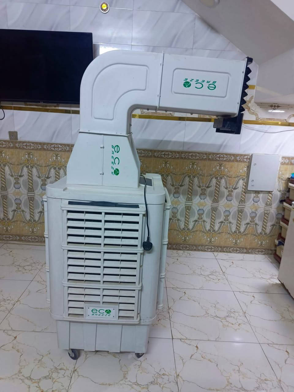 مبردة مشتغلة ٣اشهرفقط.اخت الجديدة. سعر٢٥٠مبايل.. ***********
