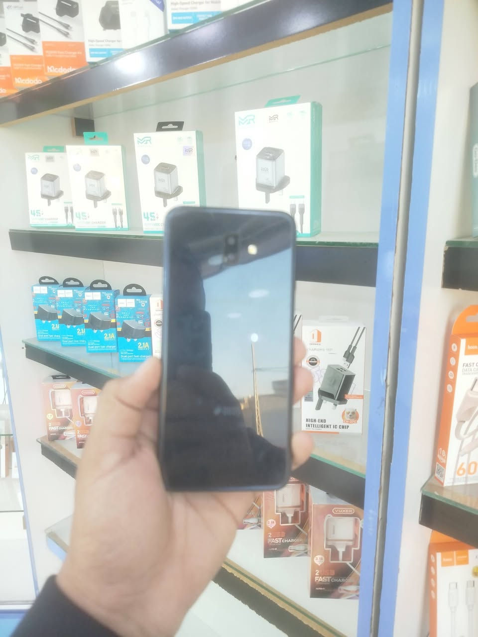 سامسونج J6 بلاس ذاكره 32 مبدل شاشه وكاله الاصليه فقط الباقي كله شغال السعر 40 الف قفل عنواني كوت /فلاحيه /***********
