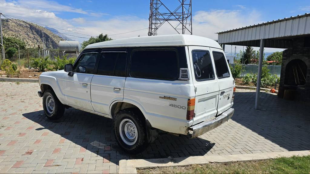 لانکرۆزەر مۆدێل 1985
دەبڵ ئەکسل بە شەرت 
موسو بڕاوەی بە شەرت 
ماڵی مەدەنی و دزیاری بەشەرت
گێڕو مەکینەو کارەبای بەشەرت
سەیارەی ماڵە 
16 گەڵاو معامەلەیەکی زۆر کەم 
لە پیرەمەگروونم 
*********** یان *********** دخان, السليمانية

