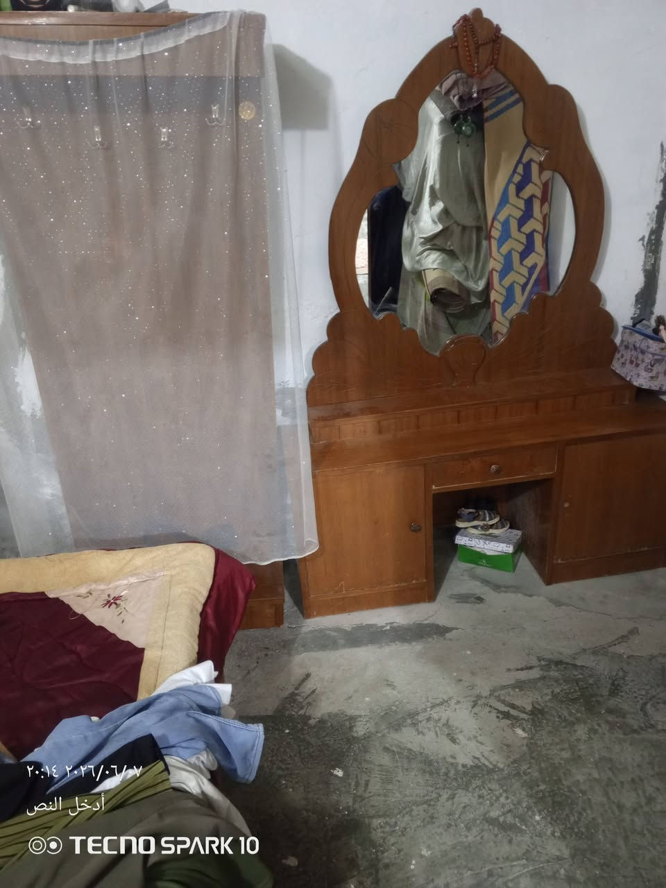 السلام عليكم اخوان عندي غرفة خشاب للبيع سعرهه ٦٠٠بي مجال  وكاروك سعره ٤٠بي مجال  ودوشك جرباية ابو نفرين سعره ٧٠ وبي مجال المكان حي الغدير قرب الأسأله الماء ***********
