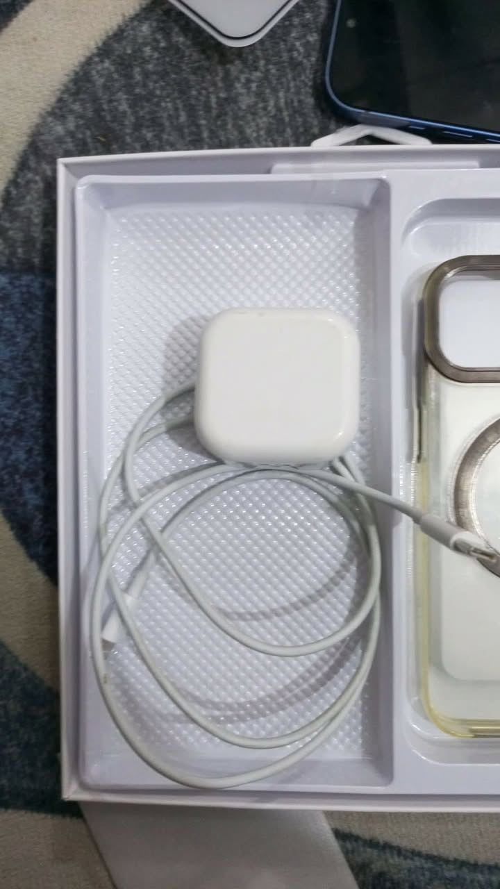 السلام عليكم iPhone 13 عادي جهاز مكفول   كامل ملحقات شاحنه 35 واط مغلف الضهر بيبي أف حمايه  

iPhone13 عادي 
البطاريه 87 
الجهاز أمريكي 
جهاز مكفول ما مفتوح ولا معله بطاريه العنوان واسط صويره ما متواجد فيس  للتواصل ***********
