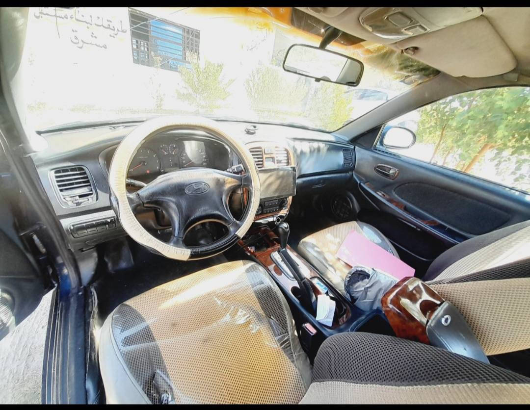 سلام عليكم.. سوناتا وفود موديل 2002..  رقم بغداد انكليزي.. محرك 2000.. خليجي كير محرك مكفول.. تبريد تدفئة.  .. شاشة كامرة .. زنون .. مصبوغة عام للجمالية.. بيها ضربة بالجاملغ الامامي الايسر بدون داخل .. وطخة يم قبق البانزين...
السعر 58 , وبيها مجال العنوان السيدية.. *********** واتساب
