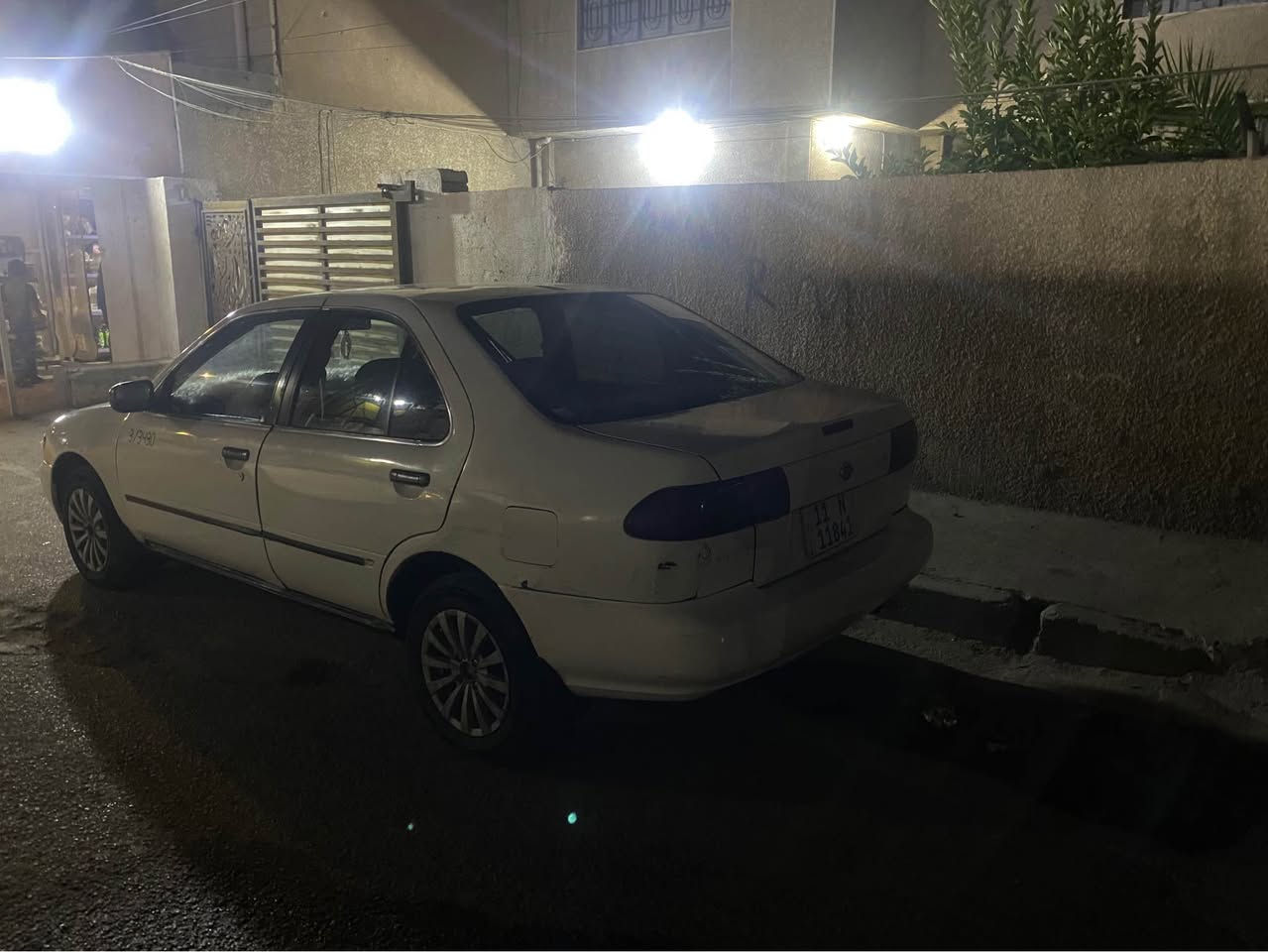 نيسان صني  رقم بغداد أنكليزي محرك جديد مال قطع 
تبريد ثلج تايرات زينه صرفية الوقود ممتازة كير اوتماتيك السيارة مقبولة وكلش مريحة عاطل بيها كيج حماوه وكيج بانزين  مصبوغه عام داخلها حلو مقبول المهتم اذله اي تصوير يعجبه مكاني بغداد الغزالية بسمي تحويل ثاني يوم السيارة بيع ماكو مراوس  هـ***********
السعر 32 مجال قليل بغداد, العراق
