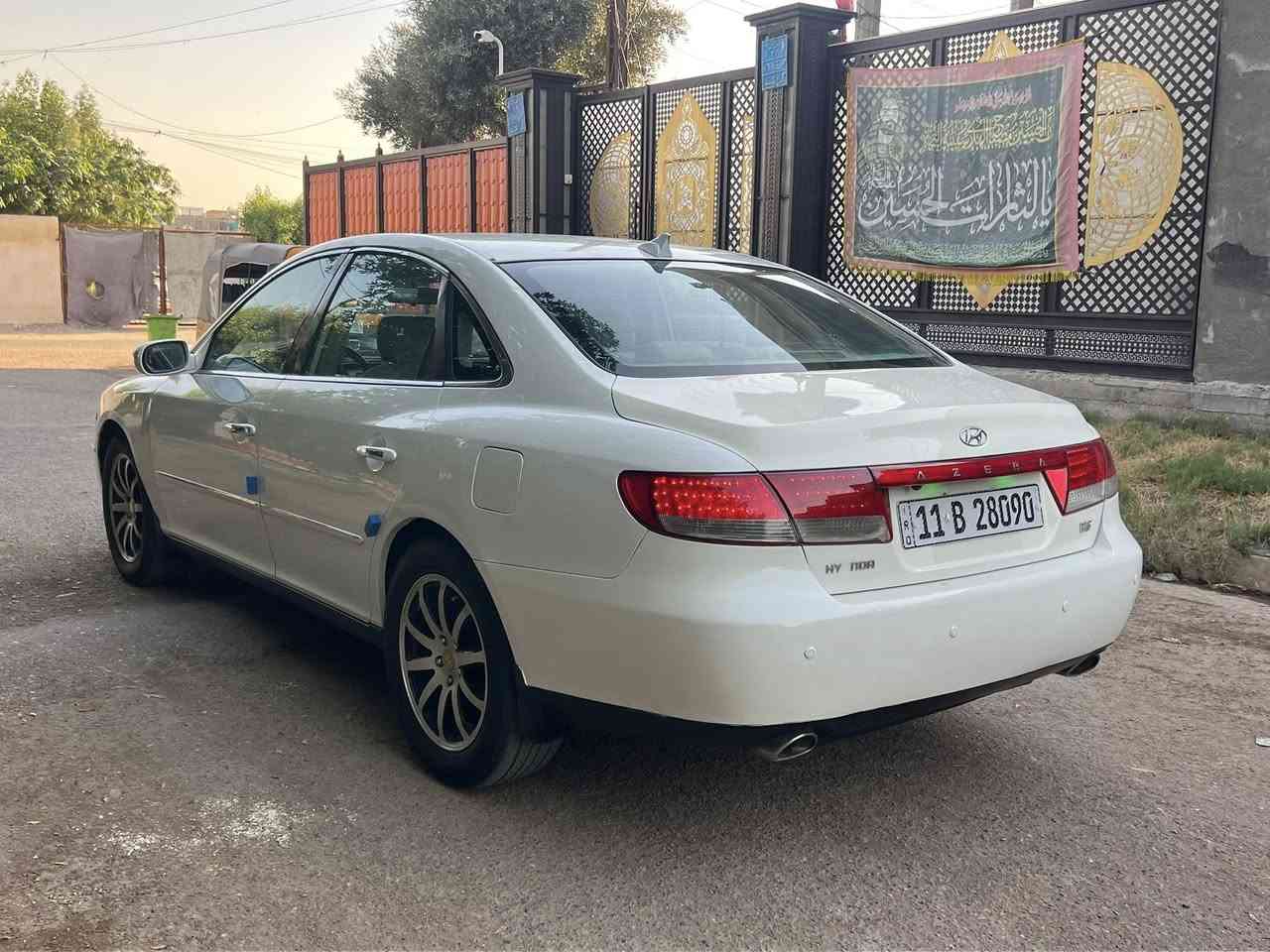 السلام عليكم هونداي ازيره موديل 2007وارد خليجي مواصفات مري شفط شاير بل مري تحكمات ستيرن جهتين رقم بغداد دولي بسمي ثاني يوم تحويل كير  محرك 6 سلندر 3300مكفولات  من البخار ول راجز ول صوت تخم تاير جديد صدر امامي خلفي بيها خمس مكانات صبغ بدون دواخل السياره جديده مال بيت جديده بمعنه الكلمه السعر83  وبيها مجال رقمي الهاتف ***********الشراي نتصل ويدلل
