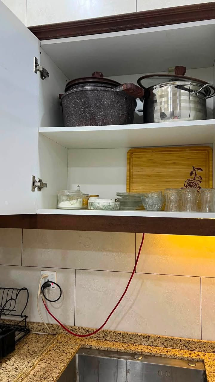 سلام عليكم عندي هذا المطبخ للبيع
خشب كامل من الداخل والخارج وسنك ستانلس ستيل 
وطباخ وساحبة وفرن  
نظيف استخدام 6اشهر فقط لا يوجد عيوب


**إذا كنت صاحب هذا الإعلان وتريد حذفه لأي سبب، رجاءا أرسل رسالة إلى الدعم الفني**