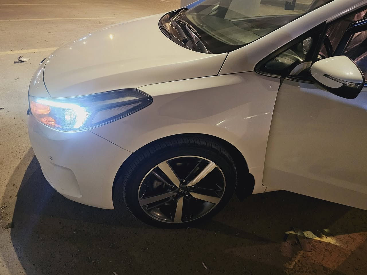 السلام عليكم اخوان للبيع 
كيا سيراتو موديل 2018 خليجيه
 مواصفات 
 بصمه 
حاكيه 
 محرك١٦٠٠دوش دكشن عالي
قطعتين تبريد تحكمات مقود 
كامره دواره بلاديه ترحيب+اناره
 ويل ١٧كروم
حساس امامي
حساس خلفي
 لد امامي 
لد خلفي
لايت زنون ١٠ايرباك يدات نيكل
مانع انزلاق نضامadc
شفتات مقود
🛑 السعر 155$ بيه مجال بسيط 
كروس سرعة
 صندوق ذكي
 ارضيه جلد
مواصفات السياره معروفة
رقم بغداد سنويه جديده رقم إنكليزي  
تخم تايرات جداد باتري جديد حداديه جديده 
بصمات ٢
مكان السياره بابل مركز المدينه 
ماشية ٩٤ الف 
السيارةمكفولة بدون صبغ بدون ضربة بدون تبديل بدون حالوب بدون تكحيل كفاله عامه 
رقم صاحب السيارة 
***********
***********
