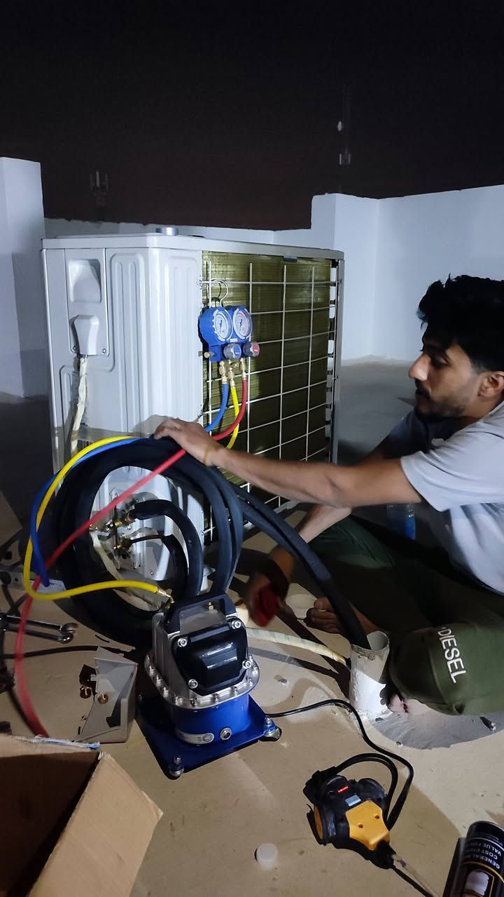 🛠️ إتقان العمل هو سر نجاحنا! 🛠️
​جانب من أعمالنا اليوم في تنصيب السبالت. لأننا نعرف أن التنصيب الصحيح هو أساس عمر السبلت وكفاءته، نحرص دائماً على:
​✨ الدقة العالية في تحديد المكان وتثبيت القطع الداخلية والخارجية.
​📐 عمل احترافي بدون تشويه للمظهر الداخلي أو الخارجي للمنزل.
​🛠️ استخدام أفضل المواد (البواري، العوازل، وشريط اللف) لضمان عدم حدوث أي تسريب مستقبلي.
​جاهزون لتلبية طلباتكم في أي وقت. ثقتكم هي رأس مالنا! ❤️
📞 للحجز والاستفسار، راسلونا على الخاص أو اتصلوا بنا: [***********]
المهندس: منير الفهداوي
