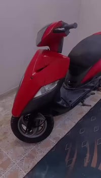 دراجه معروضه للبيع دراجه حلوه لسعر 400 وبها مجال التواصل على هذا الرقم...