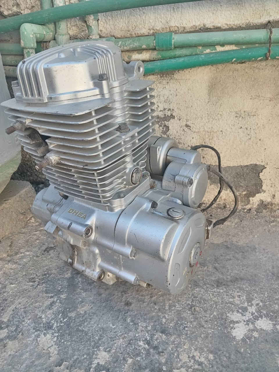 سلام عليكم حبايبي من رخصت ادمن محرك ستوته للبيع نضيف شرط شغل عطله بس عتله الكلجات رقم هاتف ***********
