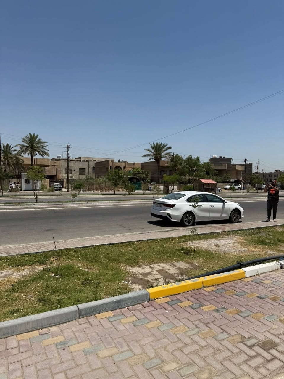 السلام عليكم
قطعة ارض على اربع شوارع.  للبيع 

 قطعه ارض للبيع في حي الجهاد منطقه الاساتذه اربع شوارع قرب مجمع حي السلام السكني الجديد 

تبلغ مساحه القطعه ٣٠٠ متر واجهه ١٥ ونزال ٢٠ 

ملاحظه القطعه تقسيم حسب الطلب 

للاستفسار اتصل على هذه الأرقام 

سيف ابو يزن 

***********

***********

مراجعه مكتب السلام الهندسي مجاور الجمعيه الاستهلاكيه مقابل اسواق السفير الضباط شارع العام حي الجهاد
