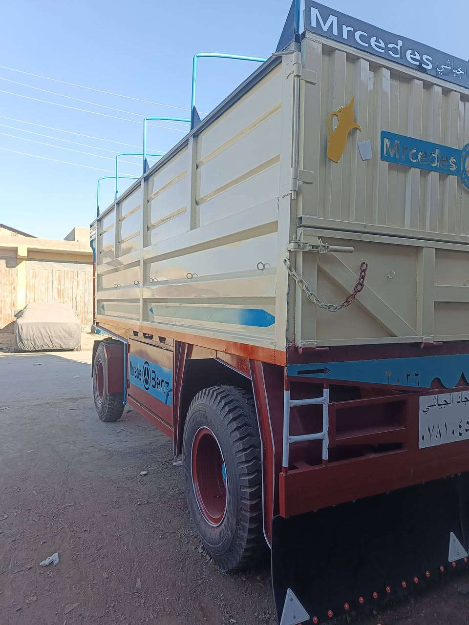 للبيع عربانه طول خمسه متر او خمس طعش سانتيم او عرضها مترين أو نص . شاصي ثمانيه مليم. تخم تاير كتان  الف او ميه على عشرين صاج عشرة برغي . صينيه أم المتر دناكير اتلث طعش. ورگ اربعه انج.للتواصل و الاستفسار الاتصال على الرقم التالي  ***********حدادة سجاد الجياشي  السماوة حي الصناعي.
