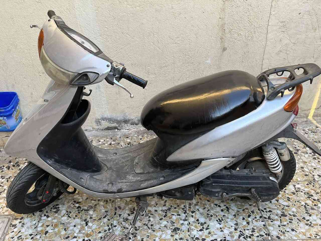 السلام عليكم دراجه عصفوريه للبيع بيها نقوصات جداً بسيطه شغاله سلف وهندر محرك نظيف كفرات نظيفه السعر 300 وبيها مجال بسيط مكاني الغزاليه للاستفسار ***********
