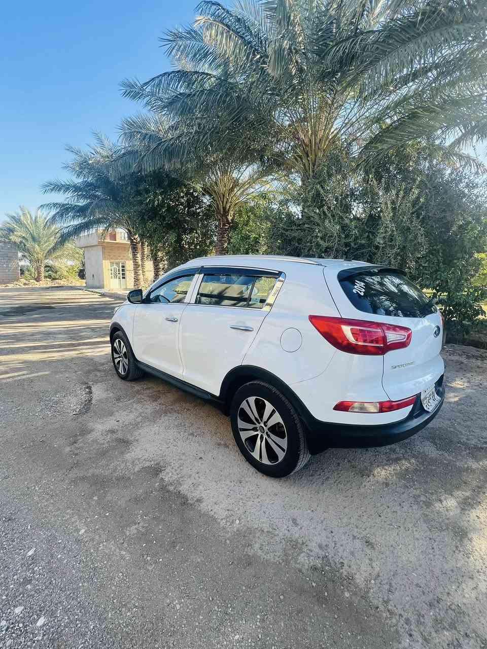 سبورتج موديل 2014 وارد خليجي رقم سليمانية بيها قطعتين صبغ من دون دواخل السونار مرفق مع الصور كير ومكينة كفالة مكينة 2000 دوش تبريد تدفئة كلها شغالة اشاير بالمري تخم تاير وصدر كله جديد السيارة مناقصها شي ان شالله 
السعر 130وبيها مجال للشراي
مكان السيارة ديالى
*********** اتصال فقط غير متواجد ع الفيس
