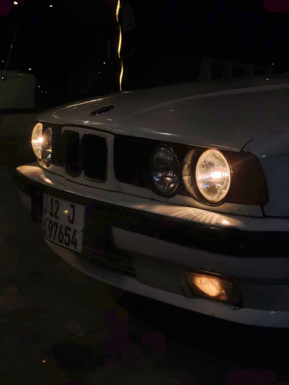 للبيع BMW  موديل (1989) محرك وكير جديد محرك فل (520) كير عادي  رقم نينوى نكليزي سنويه عظم (30) كابون بانزين سلايت تبريد يعوزو غاز سياره بدون صبغ وبدون ضرر السعر (40) وبيها مجال للاستفسار (***********)
