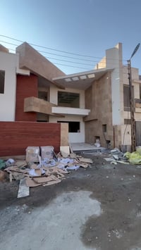 🔱 بيت للإيجار في الجادرية🐋 📏 المساحة: 280 م²  📌 الواجهة: 10 م  ⭕️ يحتو...