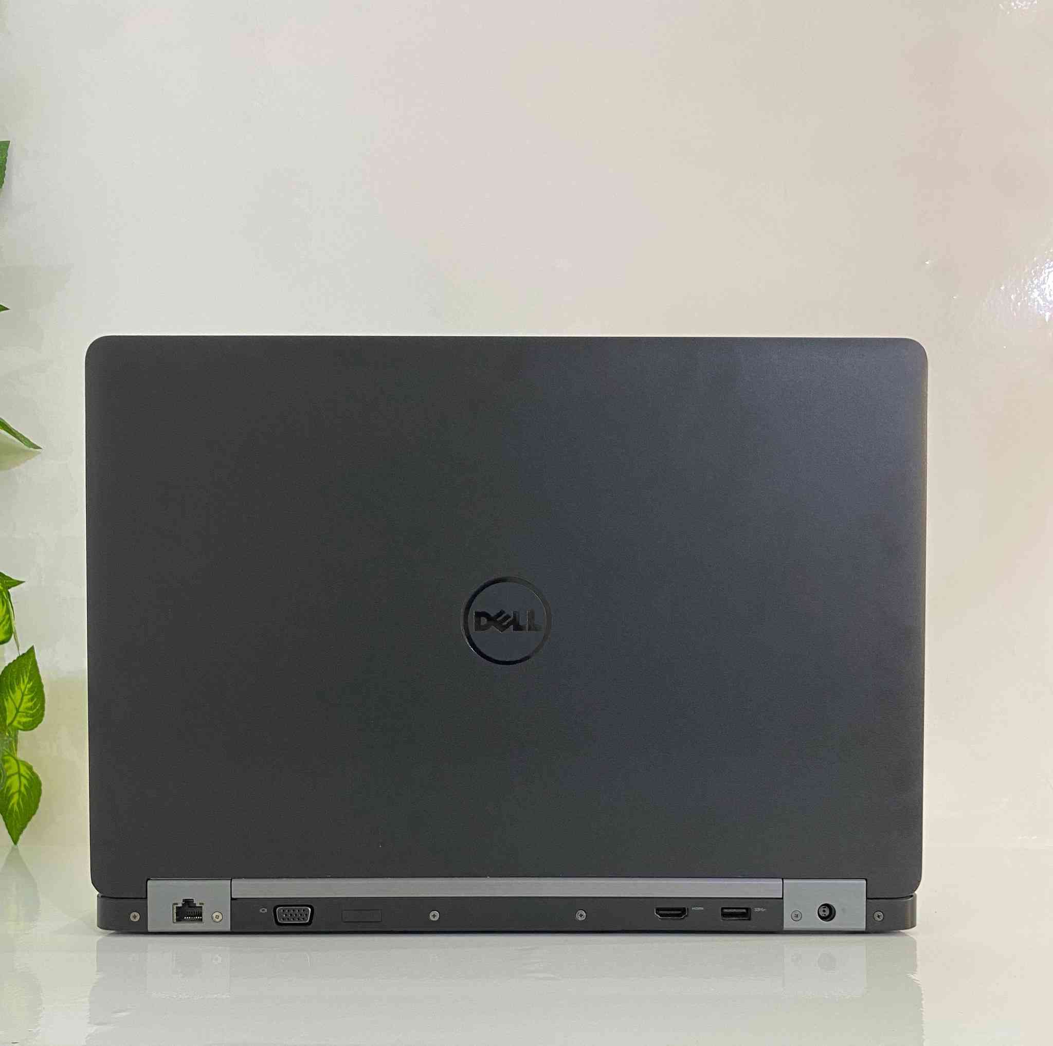 الكوراي سفن بكرت شاشة خارجي بXXX 🔥
لابتوب يجمع بين القوة والاناقه والسعر التنافسي ✨💫
DELL LATITUDE E5570

المعالج : core i7 الجيل السادس أعلى فئة HQ - قوة وأداء ممتاز ومستقر 💪🏻 

كرت الشاشة: 4 كيكا انتل داخلي

كرت الشاشه الخارجي : 2 كيكا -AMD R7 m360 -اداء رسوميات خرافية 🌈

الرام: 8 كيكا سلاسة عالية 🏎

الهارد: 256 كيكا SSD M.2 قابل للتطوير 🗄

الشاشة:حجم كبير 15.6 انش دقة خرافيةHD 🖥

الجهاز قابل للتطوير (رام-هارد) ⚙
كيبورد عربي انكليزي ليزري ضوئي ✍
بطارية ممتازة 🔋
 اللابتوب يحتوي على كافة التطبيقات الأساسية ✨
تطبيقات الأوفيس مفعله ✨

مع هدايا
ماوس وماوس باد لسهولة الاستخدام 🖱️ 
جنطة لسهولة التنقل 💼
شاحن اصلي 🔌

الضمانات: 
ضمان فحص كامل قبل الاستلام والدفع 💳

ضمان اسبوع كامل 💯
.......................
اللابتوب ممتاز جدا للموظفين والطلاب ومثالي للتصاميم والبرمجة باستخدام برنامج اوتو كاد وثري دي ماكس وغيرها وممتاز لمشاهدة الأفلام واليوتيوب بجودة عالية وسلاسة فوق الخيال وممتاز لعدد كبير من الألعاب مثل PUBG و Minecraft بسبب مواصفاته القوية 💪
.......................
يتوفر توصيل لجميع المحافظات 🚗

السعر شامل التوصيل 
فئة (HQ) : 299 الف دينار عراقي
فئة (U) : 289 الف دينار عراقي 

للاستفسار: 
واتساب : ***********
تليكرام : @Abod1iq
