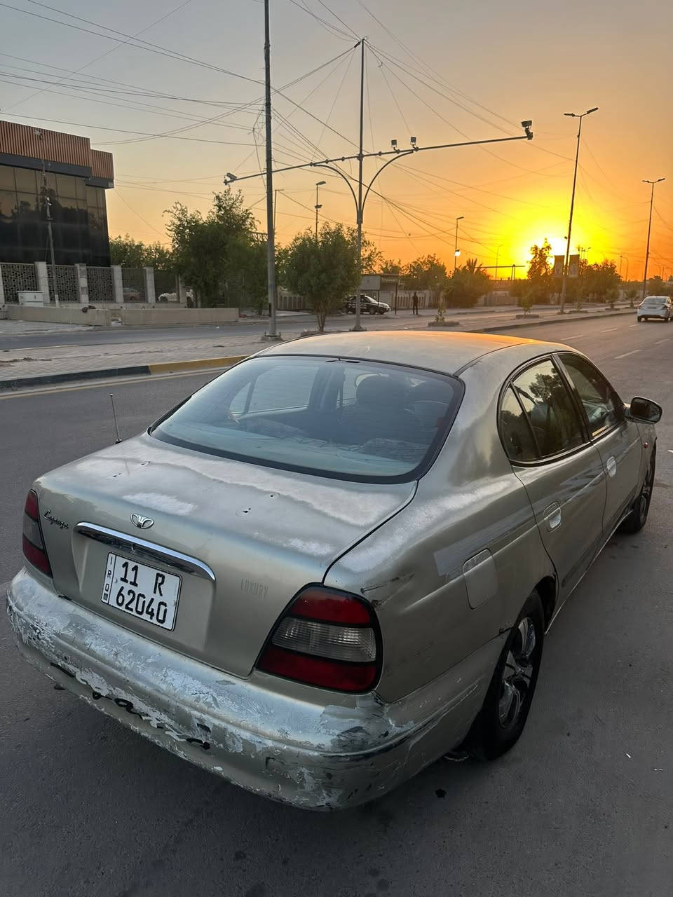 السلام عليكم سياره دايو لكنزه للبيع 1999
دايو لكنزه  اوتماتيك محرك بلادي مكينه 2000 
فول تبريد تخم تاير  سياره كامله من كلشي  
وسياره بيها جراد الرقم   *********** 
سعر 28  ورقه وبيها مجال مكان شارع فلسطين بغداد
