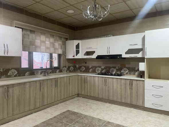 ئەم کەوەنتەرە بو فروشتن بالون پریسە زور خاوینە شوین سلیمانی ‭0770 132 8828‬ نرخی ٨ گەلا بە تاباخ ومرشحوە
