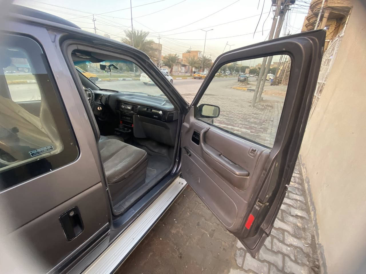 دوج كرايسلر موديل 1992 السيارة نظيفة معمرة قبل شهر تبريد شغال ثلج مكينة 2000 محورة جديدة قبل شهر شادها  كير ومكينه مكفول رقم بغداد السنوية منتهية 
مكان السيارة كربلاء الانتفاضه الثانية 
الاتصال ع الرقم 

‭٠٧٧١ ٢٧٩ ٦٠٥٨‬
