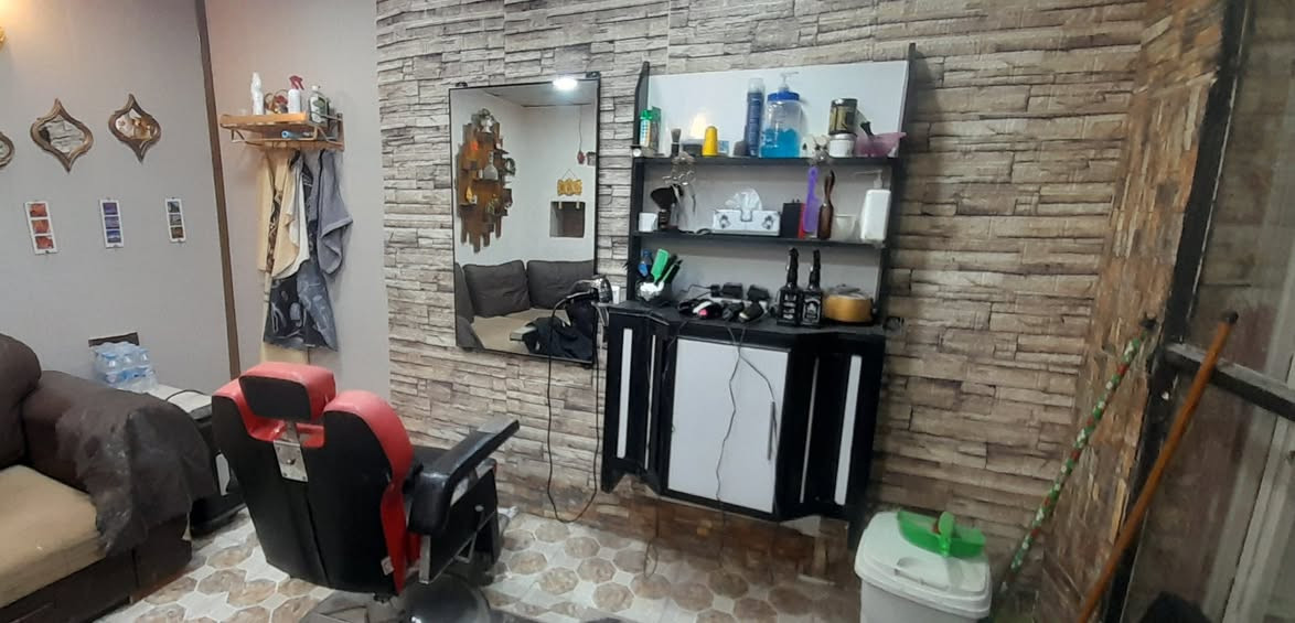 السلام عليكم
محل حلاقة كامل للبيع 
العنوان/ صلاح الدين 
***********
