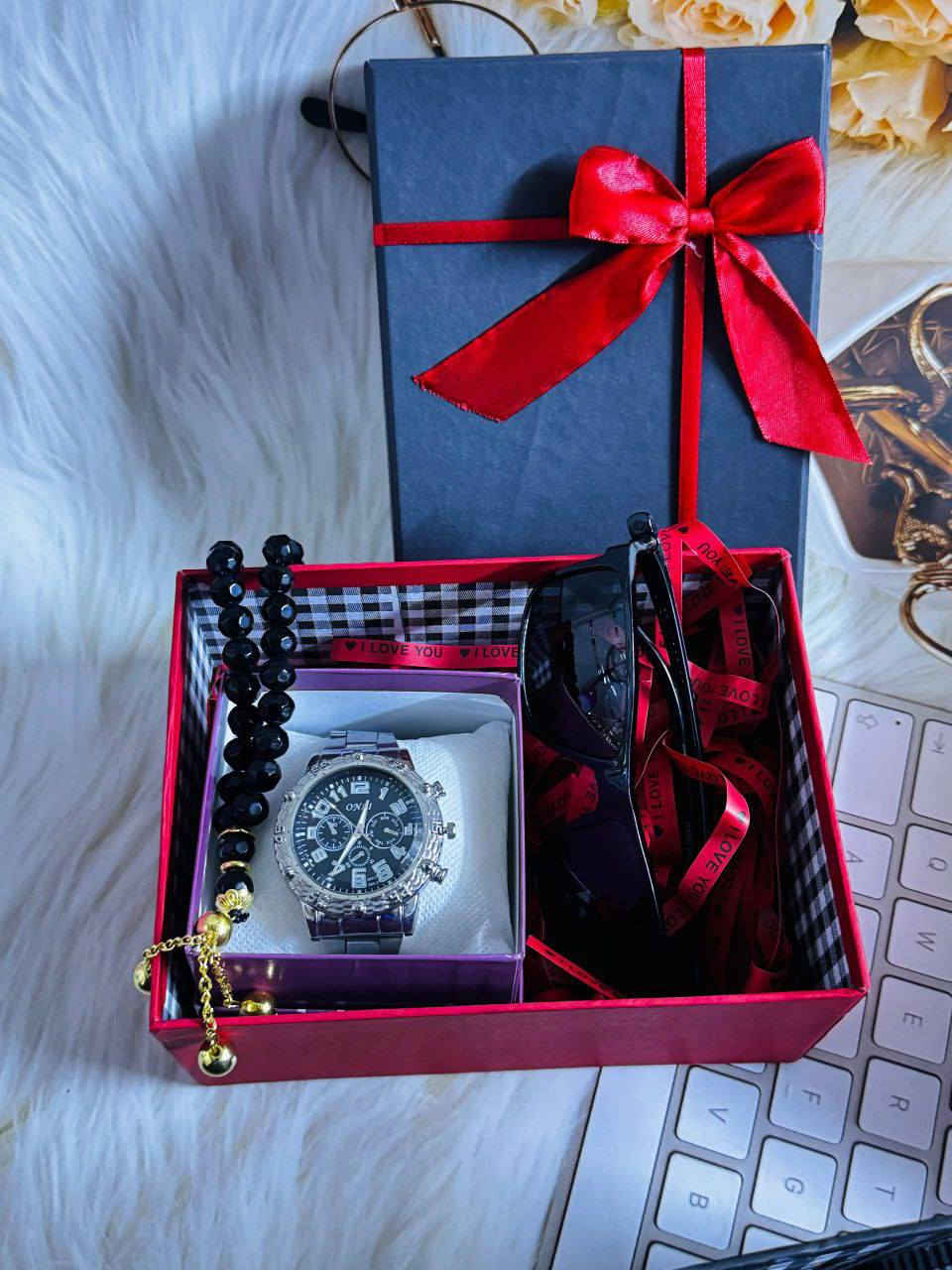 لقد رأيتُ في عينيّه كيف يُمكنني أن
أكون مِحوَّر حياة شَخص ما ♥️.

بوكس هدية رجالي انيق وجذاب ✨😍🎁

يحتوي البوكس على ....

نظارات 👓 😎 تحمي عيونه من الشمس والنسوان 😎🎁

ساعة ثلاث الوان 
فضي اسود ذهبي ✨🎁

سبحة تحلي ايدة وتزيده فخامة ✨🎁

البوكس مع التغليف وكارت معايدة حسب الطلب ✨ 😍 

السعر خاص

توصيل جميع المحافظات


**إذا كنت صاحب هذا الإعلان وتريد حذفه لأي سبب، رجاءا أرسل رسالة إلى الدعم الفني**