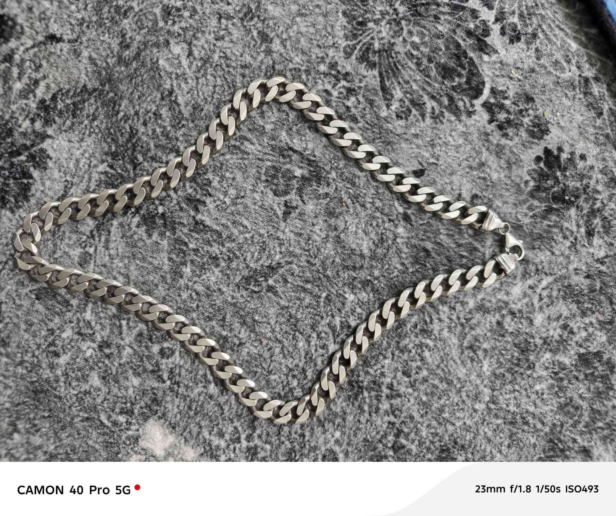 السلام عليكم زنجيل فضه ٩٥ غرام 
الغرام ٤٠٠٠
المكان بغداد الشعب
هاتف ***********
