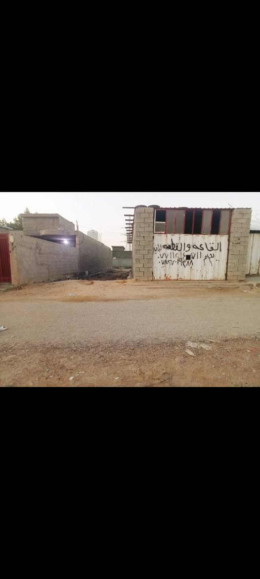 قطعه مساحه ٣٠٠ (سعر ٤٠) 
واجهه 10 / نزال 30 
بيهه قاعه جبيره تصلح الإيجار أو مشروع بغداد جسر ديالى الكرغوليه سايد واحد خلف جامع الإمام علي الانتصار
***********
