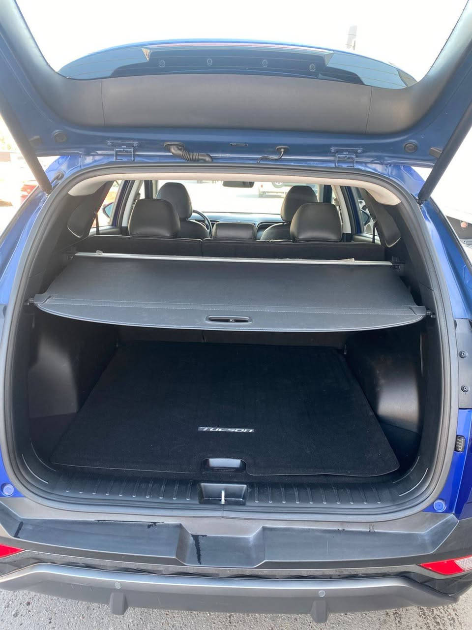 السلام وعليكم أحبتي
توسان 2022
ماشيه 15 
سياره فول واحد علا واحد خمسه كامرات ميحتاج نكتب مواصفات معروفه بعد 
سياره حادث فقط بنيد بدون دواخل 
مكان السياره بغداد السعر 195 
ستفسار ***********
