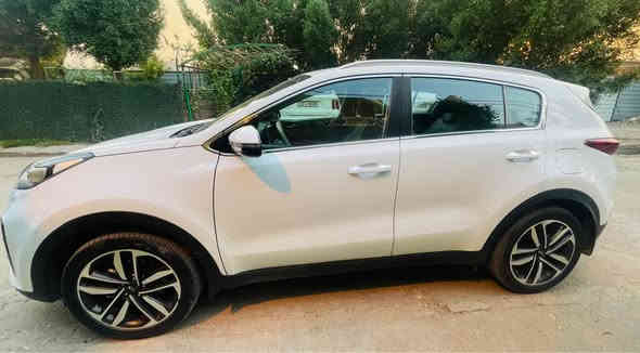 سبورتج 2020 خليجي 
ماشيه83 الف كم
كشنات 2 كهرباء جلد ومخمل حمصي
شاشة وكاميرا 
وحساس امامي وخلفي 
وتبريد خلفي
بدون صبغ فقط دعامية
بارد موضح بالسونار المرفق
السعر 193بيهه مجال بسيط
مكانه بغداد حي تونس
*********** بغداد
