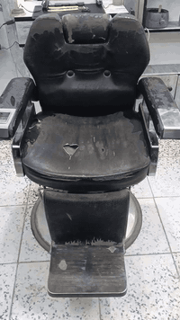 كرسي حلاقة بيش يفيدك خابرني 07711450406