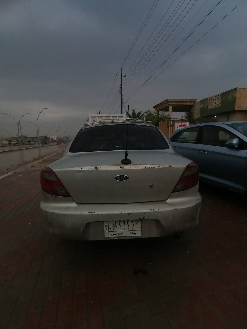 السلام عليكم  كيه ريو 2001 وارد خليجي كير عادي  قطرت صبغ مابيه بس جراد سياره نضيفه  سنويه صار الربعت  أشهر من صقطت  رقمه بغداد  مكان السياره سامراء  السعر 35 وبيه مجال  للطيبين رقم الهاتف ***********

