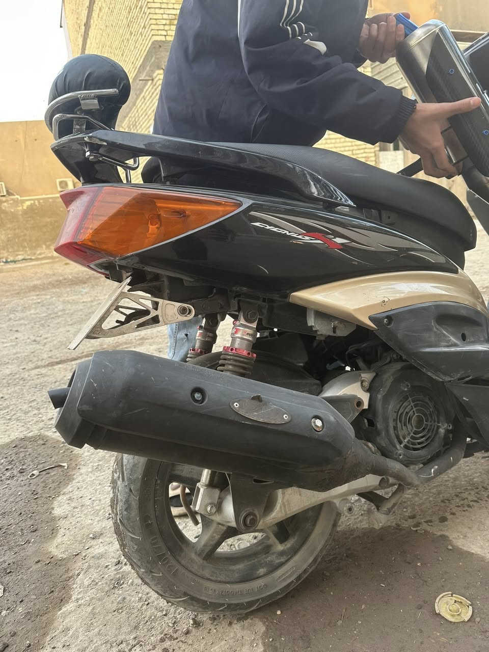 سلام عليكم صالنصه وزه  وتخبل لل بيع سعر ٨٠ مكاني بغداد مدينه الصدر ***********
