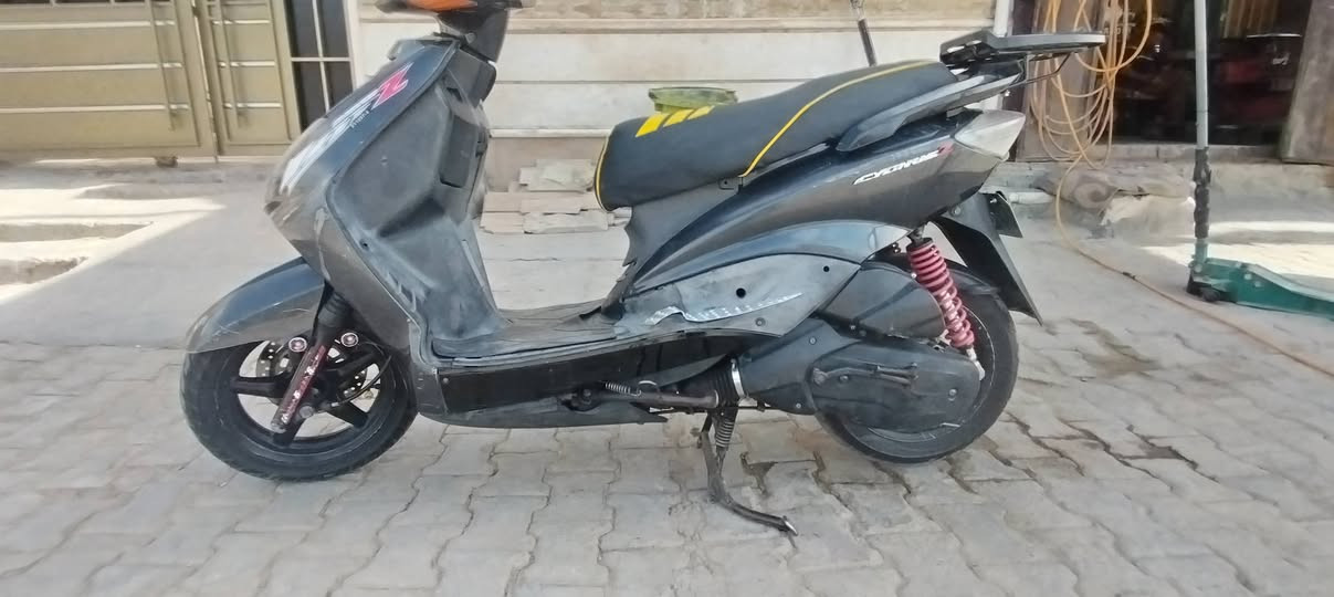 🚴‍♂️ للبيع دراجة سكنس  موديل٢٠٠٥ 🚴‍♂️
✨ الحالة: نظافة ٧٥%
⚙️ المكينة: ممفتوح 
🔧 الحالة العامة: شغالة شرط، شلعة ومعدلة
🛞 الكفرات: بلادي 
💡 كهربأئيات كلة شغال 
📍 الموقع: المحمودية
💰 السعر: ٥٠٠ قابل للنقاش
📞 للتواصل: ***********
***********
